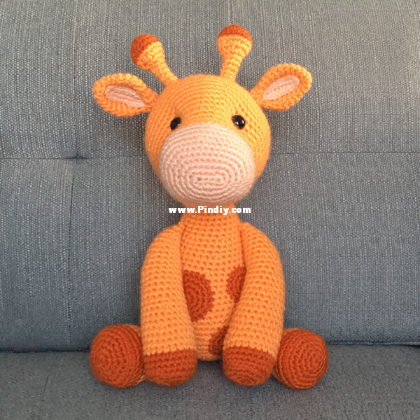 Jess Huff-Ginne the giraffe.png