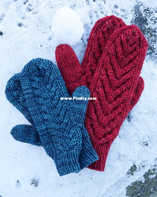 antler mittens2.jpg