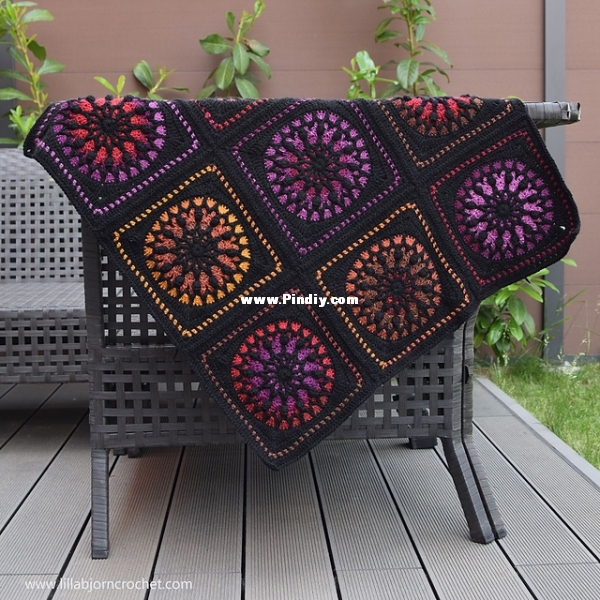 Stained_Glass_Lantern_square_crochet_pattern.jpg