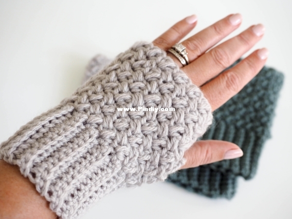 DabblesandBabbles - Jamey and Britanny - Fingerless mittens.jpg