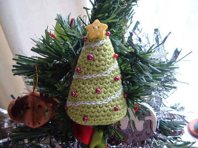 DK_tree_decoration_medium2.JPG