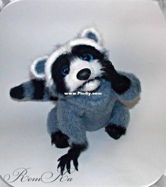 Remka - Ksenia Remneva - Raccoon Lemmi - Russian.jpg