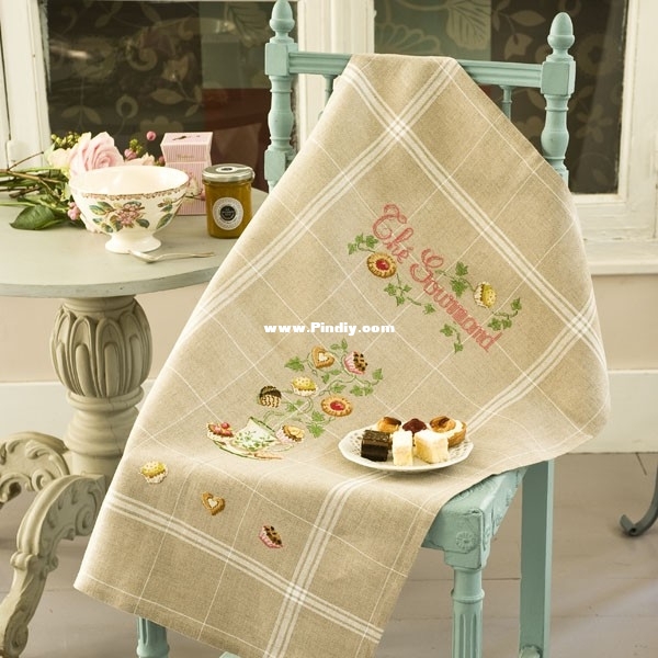 LBP OK Torchon Petits Fours.jpg