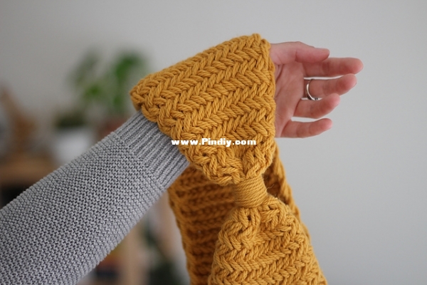 Chunky Herringbone Headband - Teti - Nutsknitwear Design_2.JPG