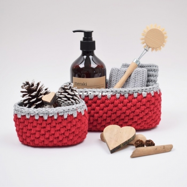 Ribbon Christmas Basket – Oval.jpg