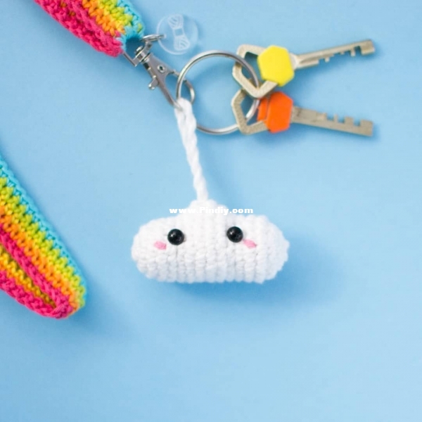 Rainbow lanyard and cloud key chain - Garnknuten - Veronica Lönnqvist_1.jpg