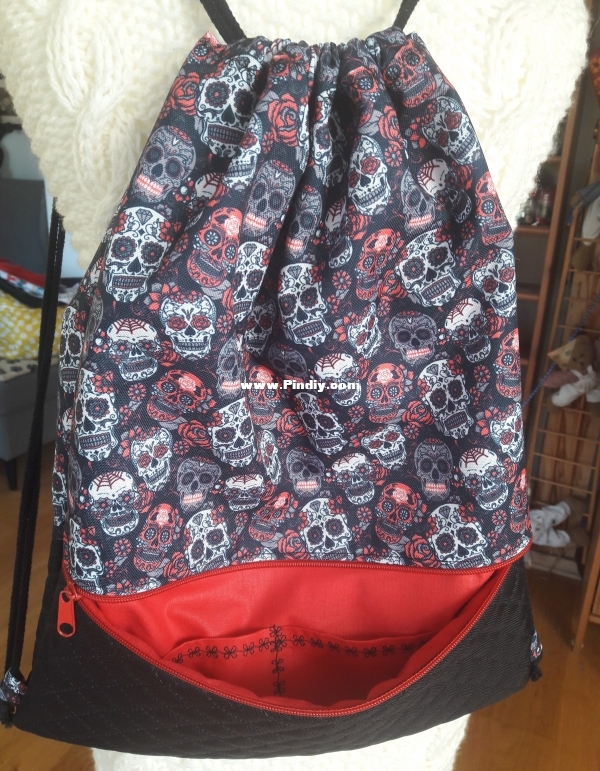 2019 10 14 backpack in skulls (3).jpg