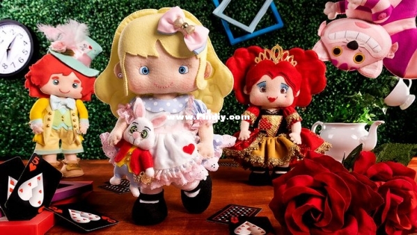 alice-no-pais-das-maravilhas-em-feltro.jpg