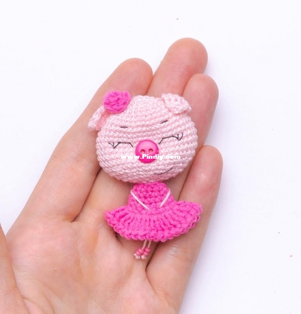 pig brooch.jpg