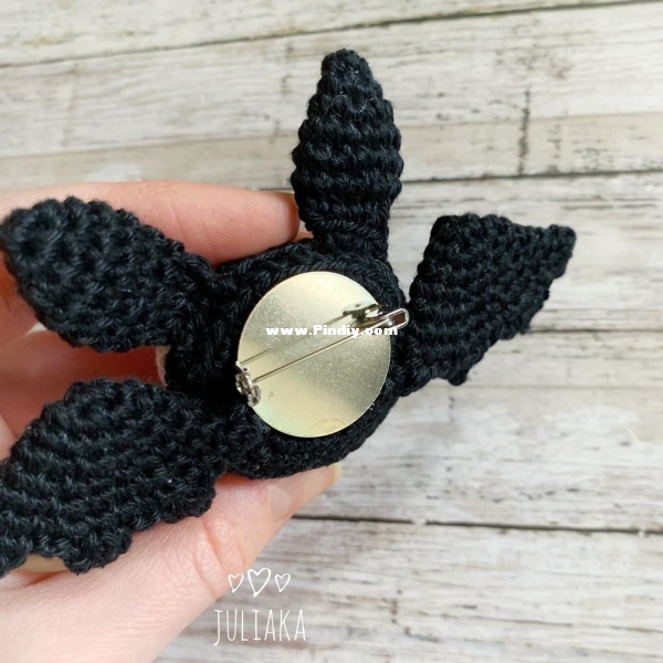 Little Bat brooch - Juliaka toys_3.jpg