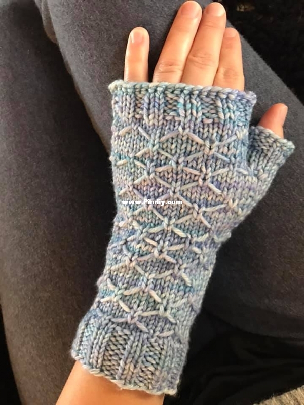 Winter_Lattice_mitts_pic.jpg