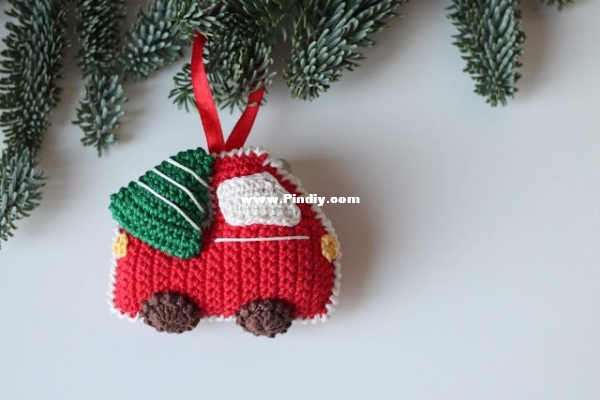 Knitted Story Bears - Vira Velmozhna - Christmas tree and car ornament.jpg