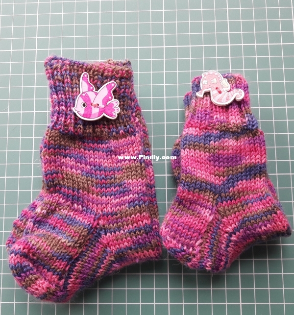 2020 01 12 knit socks for girls (1).jpg