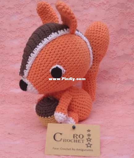 CROCHET RO AMIGURUMIS-Roxana Jaime –Squirrel w nut.jpg