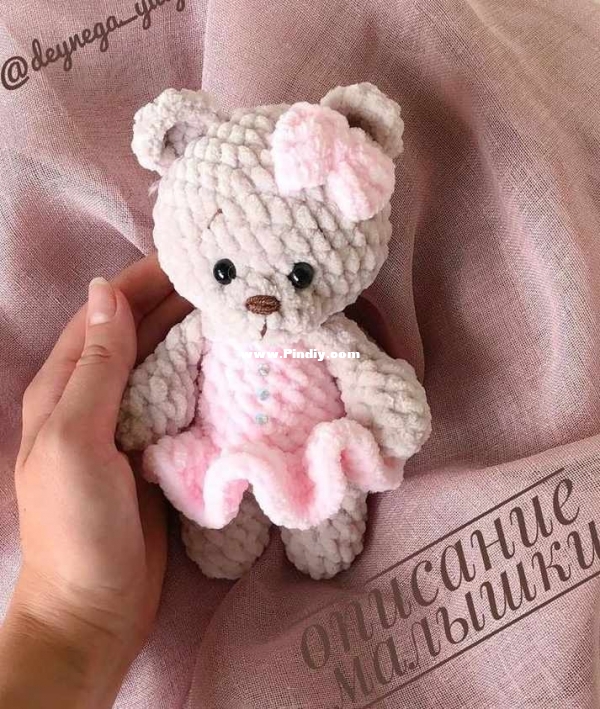 Julia Deinega - Little bear in dress - Translated - Free.jpg