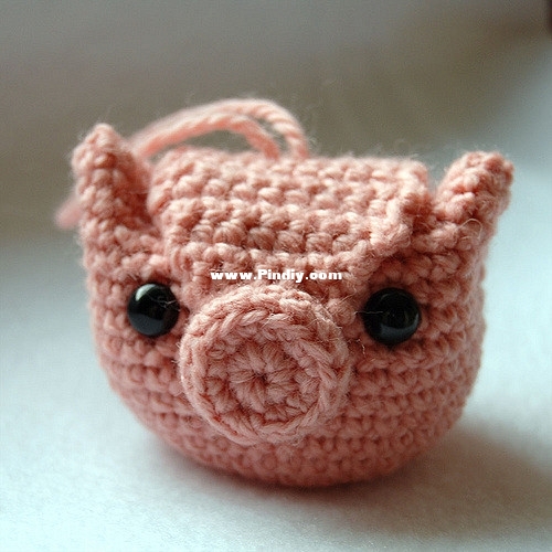 Amigurumi Piggie Holiday Ornament - Karla Fitch.jpg