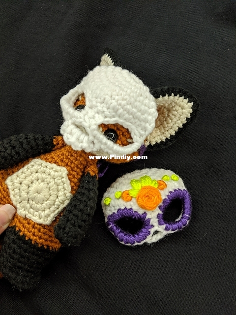 Sugar Skull Amigurumi Mask2.jpg