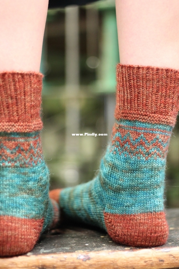 Why_Knot_Socks_v1.0_Sonja_Brgielowska.jpg