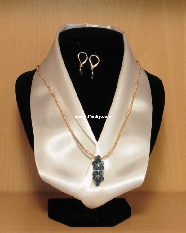 Quick necklace earrings