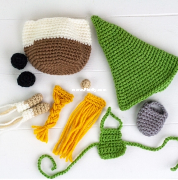 Winding Road Crochet Store Clerk Gnome 2.jpg