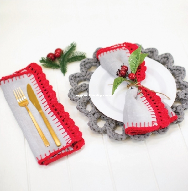 Lincraft A692 Christmas Napkin.jpg