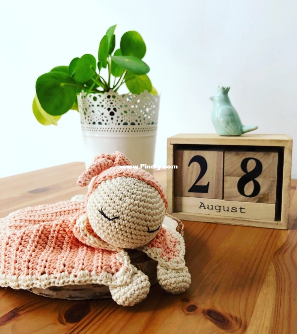 Baby comforter for girl