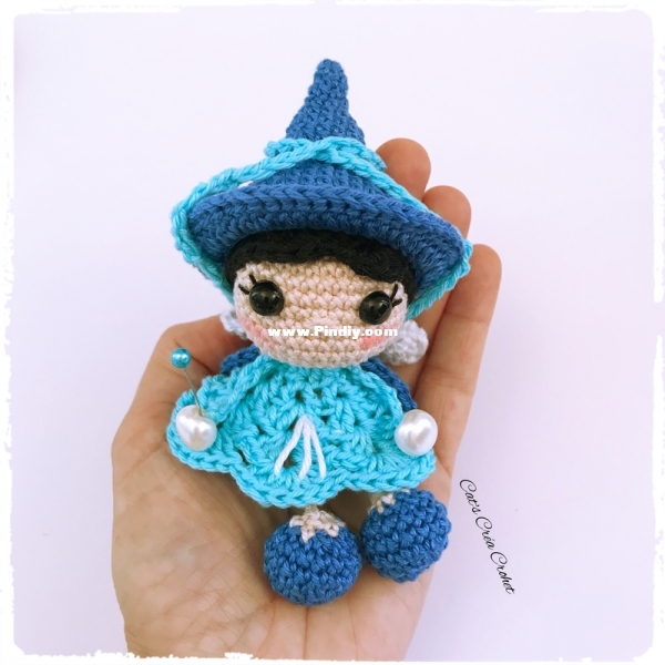 Bambola - The Fairy Godmother Merryweather - Cats Crea Crochet_1.jpg
