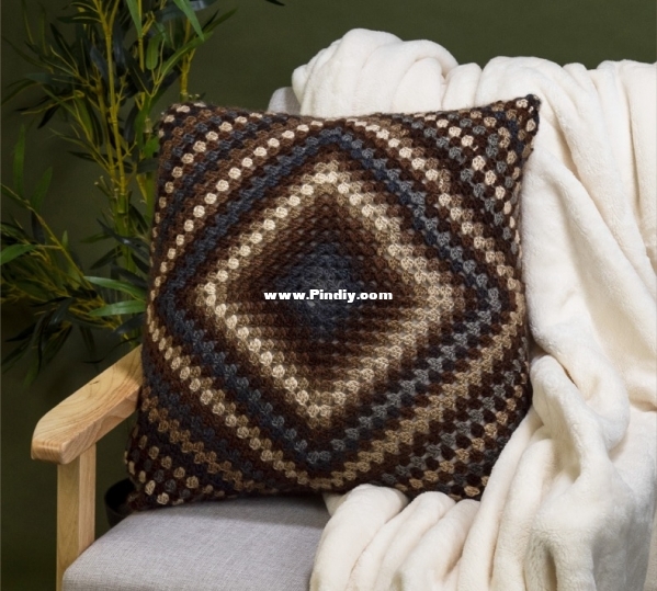 P086 Spiral Granny Square Cushion Cover.jpg