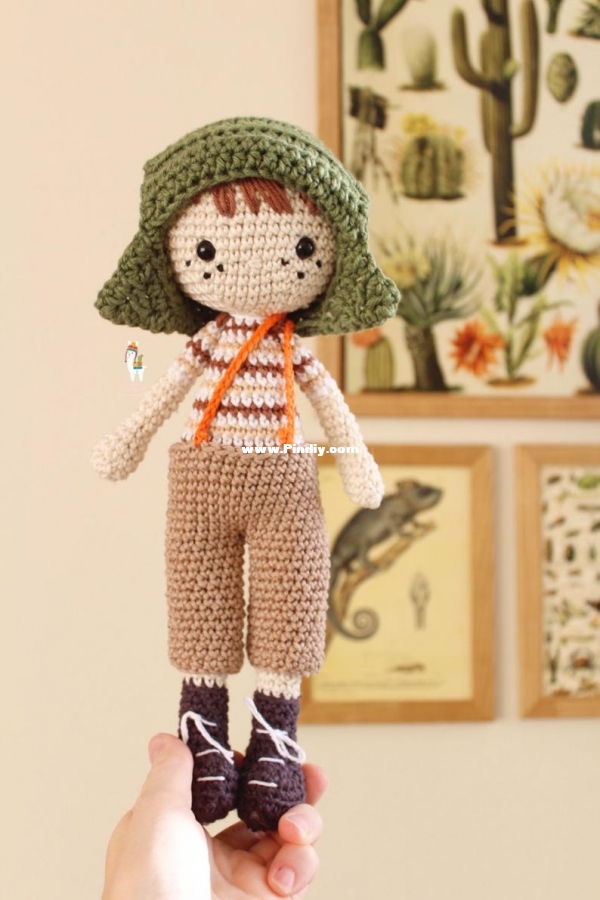 Aukillu - Monica Schneider - Chavo del Ocho (Chavito) - Spanish.jpg