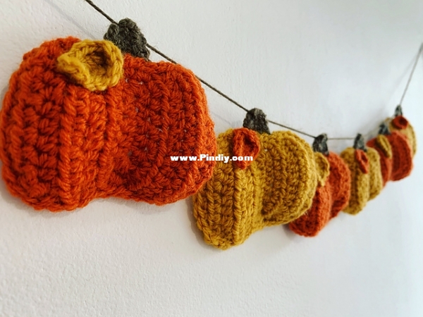 Halloween pumpkin bunting - Memory Lane Crochet - Rose Hudd_1.jpeg