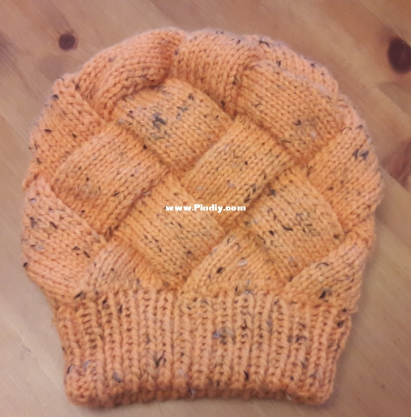 2020 11 06 Entrelac Hat (1).jpg