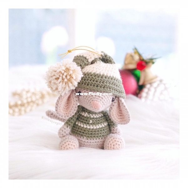 Noel the Christmas Mouse - TheLittleHookCrochet - littleaquagirl.jpg