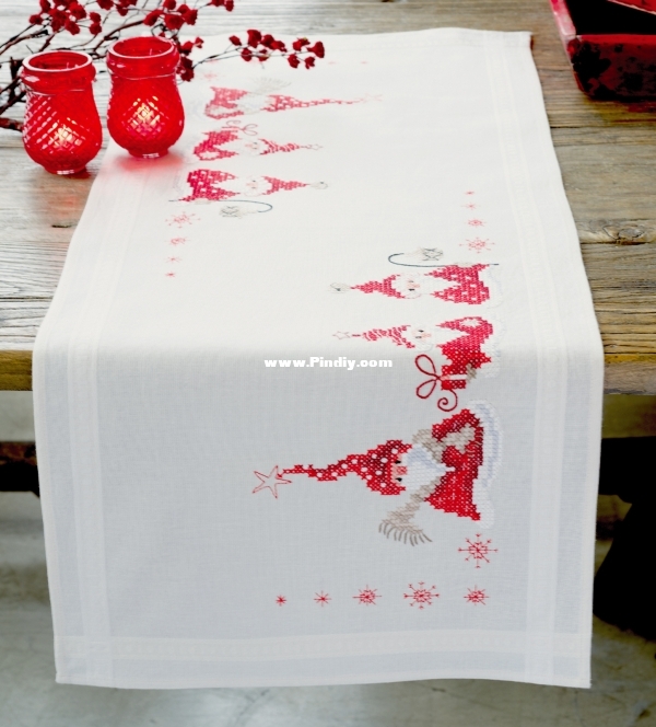 VE PN-0146077 OK Xmas Gnomes Tablerunner.jpeg