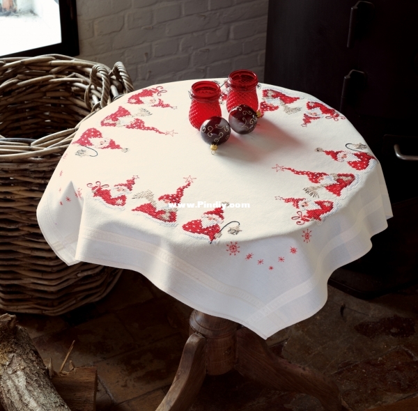 VE PN-0146076 OK Xmas Gnomes Napkin.jpeg
