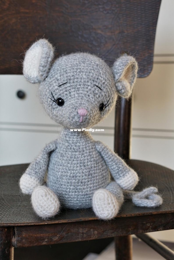 crocheted mouse.jpg