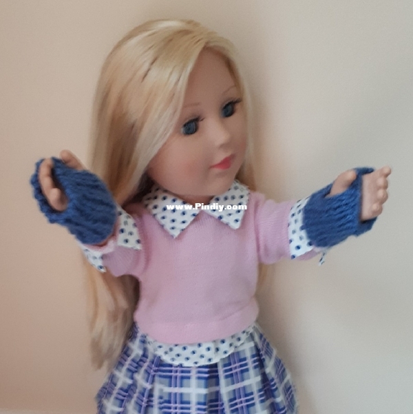 Pretty_Wrist_Warmers_for_Doll_5.jpg