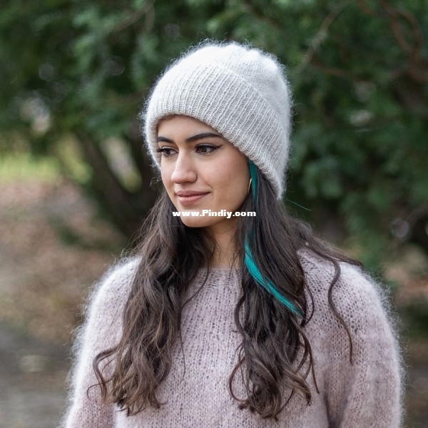 Holly_Hat_3.jpeg