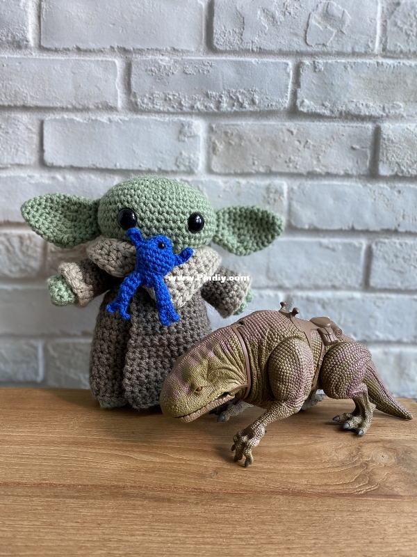 Huggable_Baby_Yoda0.jpeg