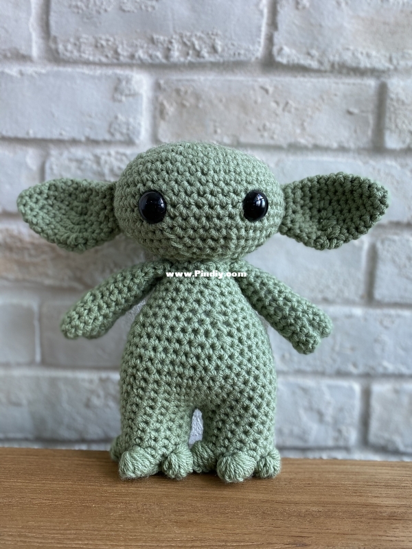 Huggable_Baby_Yoda2.jpeg