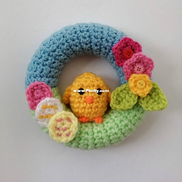 Hook And Marvellous - Andrea Leek - Mini Easter Chick Wreath.jpg