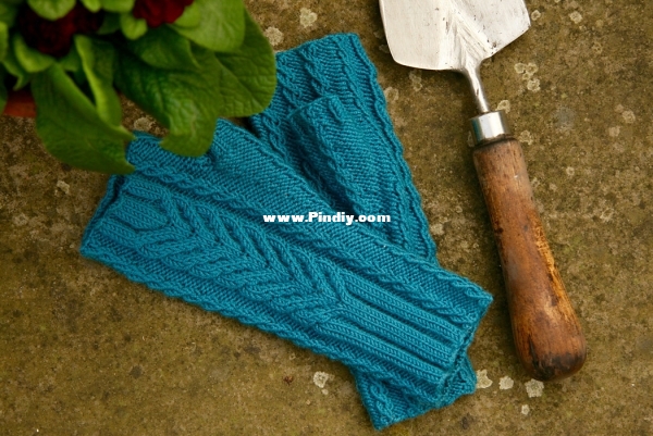 Wiveton-fingerless-gloves.jpg