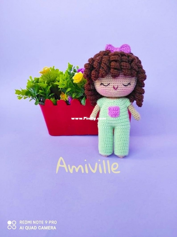 Amiville1- Sarah Hafez - momo doll