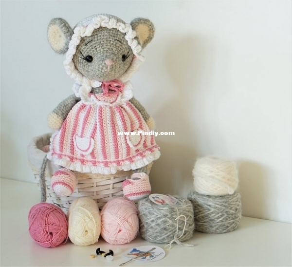 Easter Mouse Toy Clothes.jpg