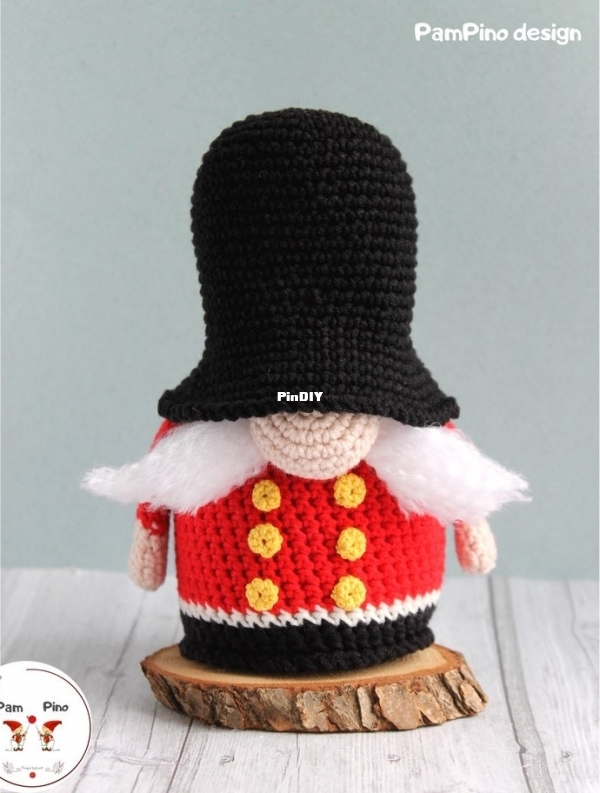 Queen&#039;s Guard Gnome Pam Pino Store Nazeli Mkrtchyan-Tadevosyan.jpg