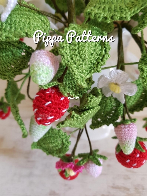 Pippa Patterns Crochet - Connie Rockliff - Strawberry plant 02.jpg