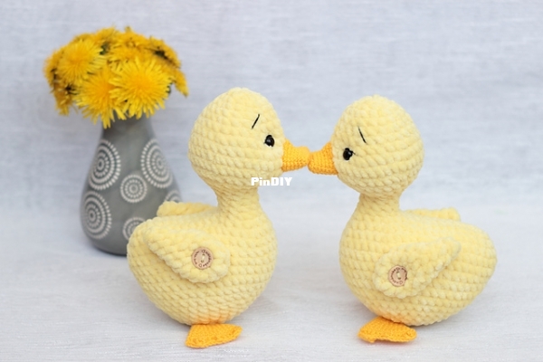 My Crochet Friends - Handmade Clubok - Daria Kalinina - Yellow Duck 02.jpg