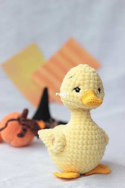 My Crochet Friends - Handmade Clubok - Daria Kalinina - Yellow Duck.jpg