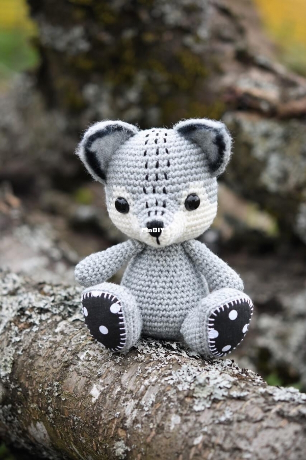 willy-the-wolf-amigurumi-pattern-3.jpg