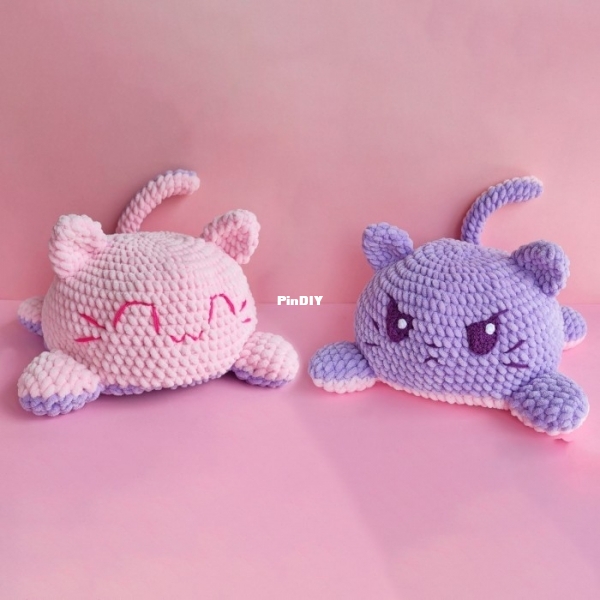 Hobbii Design - Galencaixe - Moody Reversible Cat.jpg