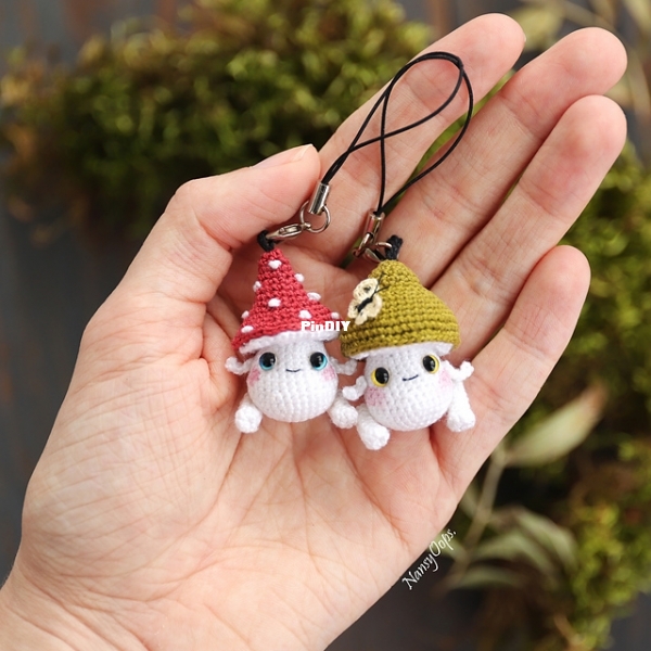 NansyOops - Anastasia Kirsanova - Mushroom Key Fobs.jpg